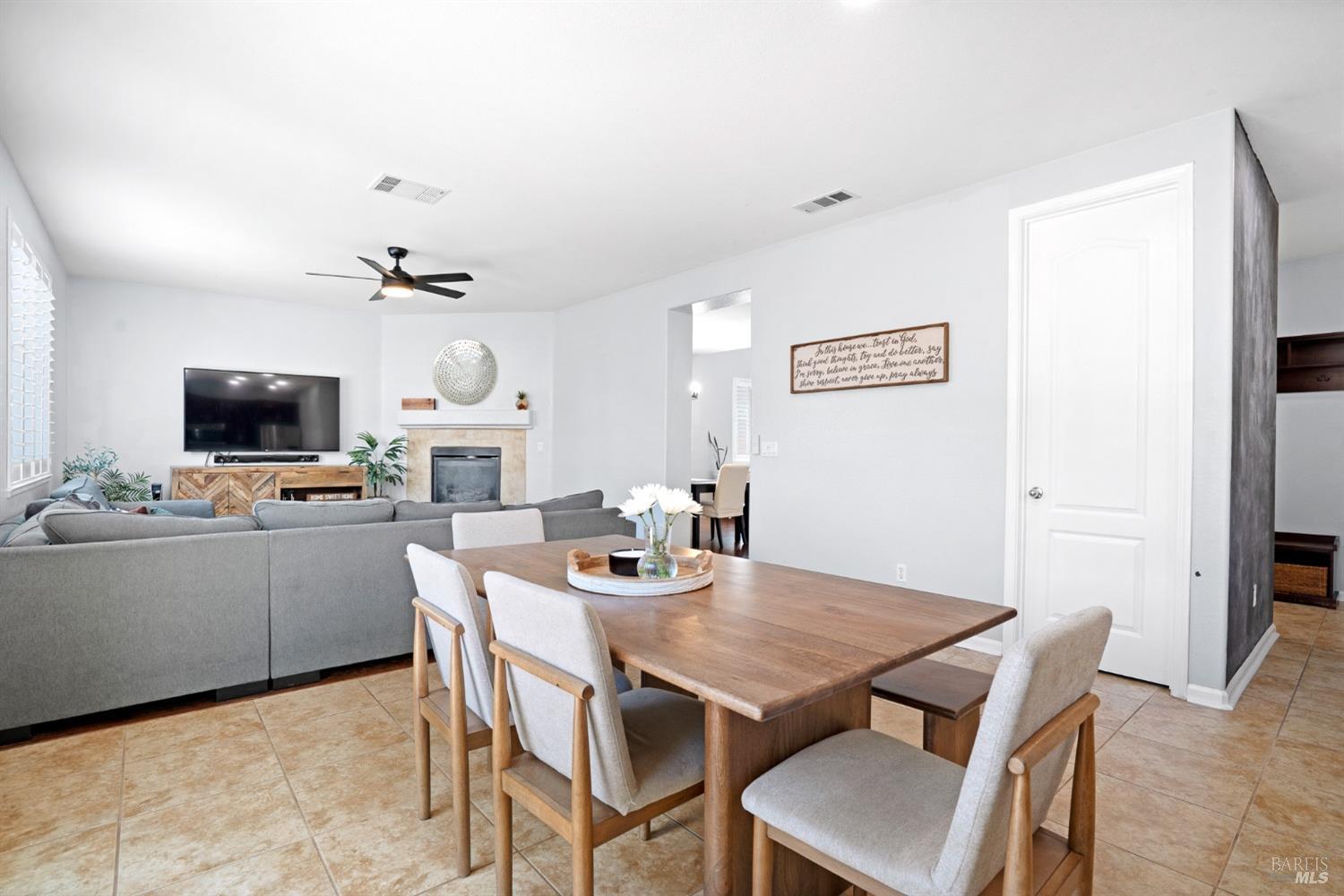 Detail Gallery Image 16 of 51 For 825 Hampton St, Vacaville,  CA 95687 - 4 Beds | 3/1 Baths