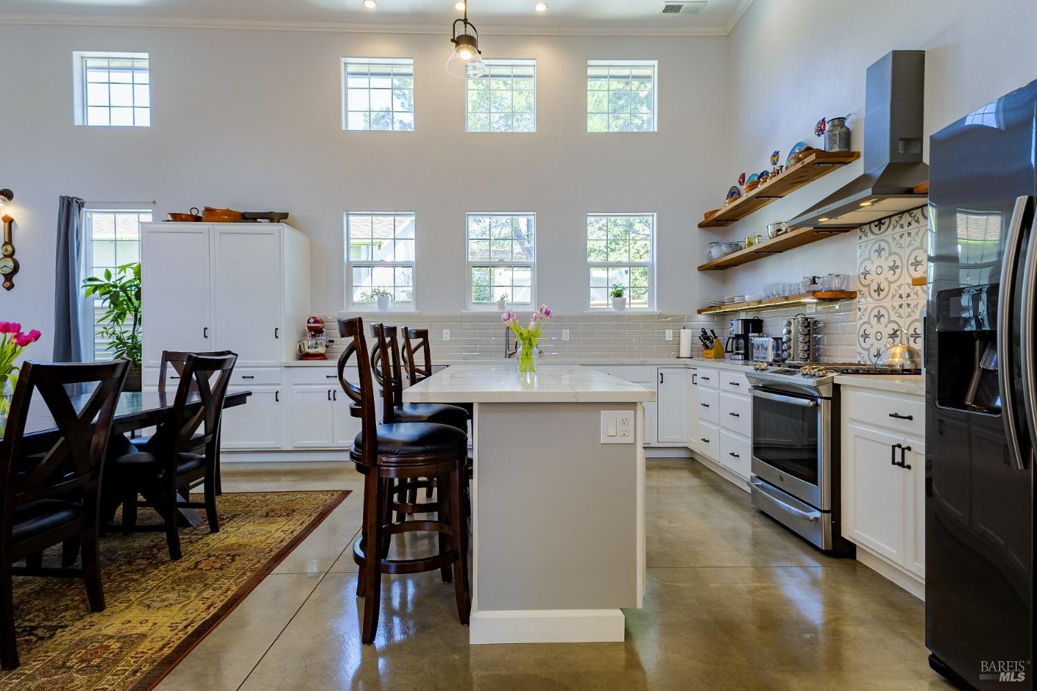 Detail Gallery Image 13 of 55 For 17080 Highway 12 Hwy, Sonoma,  CA 95476 - 2 Beds | 2 Baths