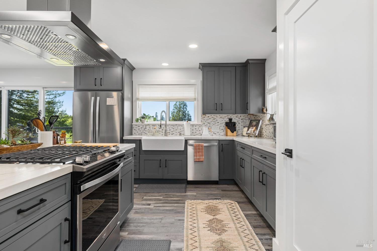 Detail Gallery Image 7 of 95 For 3314 Gravenstein Hwy, Sebastopol,  CA 95472 - 7 Beds | 4/1 Baths