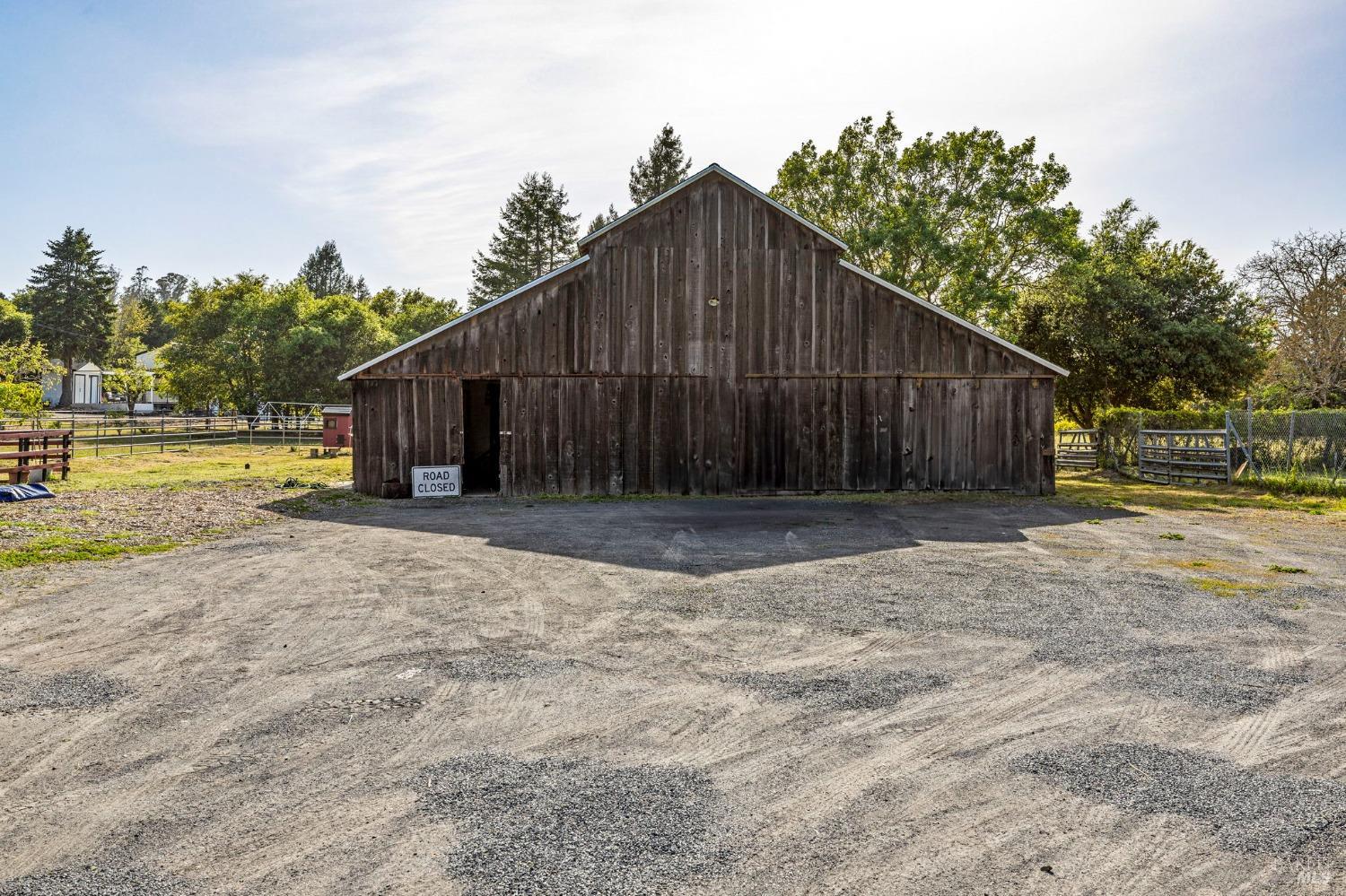Detail Gallery Image 68 of 95 For 3314 Gravenstein Hwy, Sebastopol,  CA 95472 - 7 Beds | 4/1 Baths