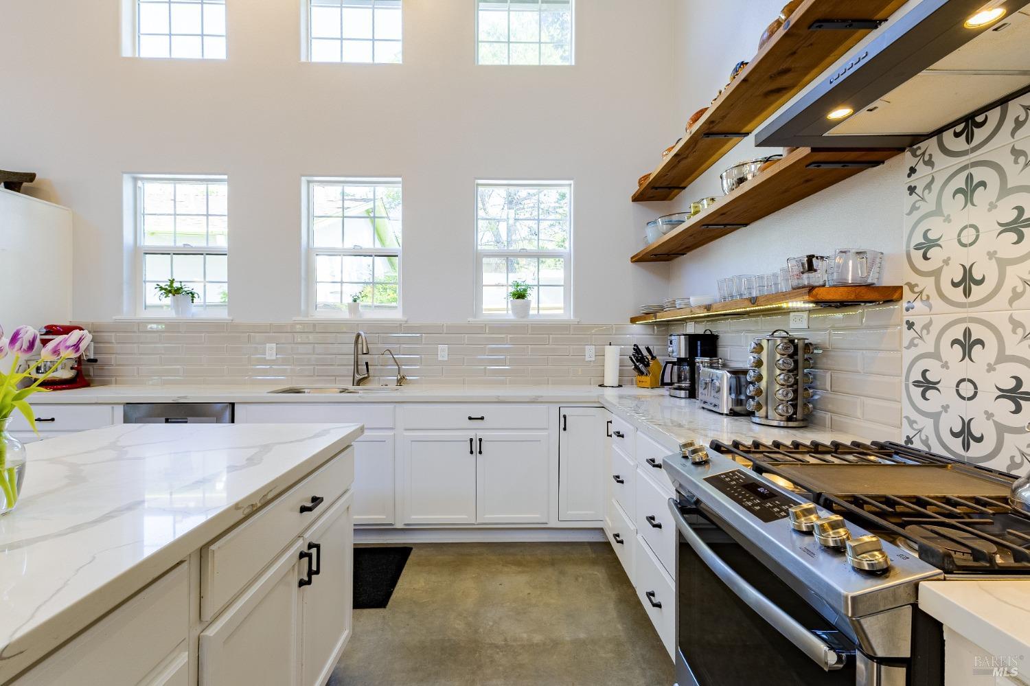 Detail Gallery Image 16 of 55 For 17080 Highway 12 Hwy, Sonoma,  CA 95476 - 2 Beds | 2 Baths