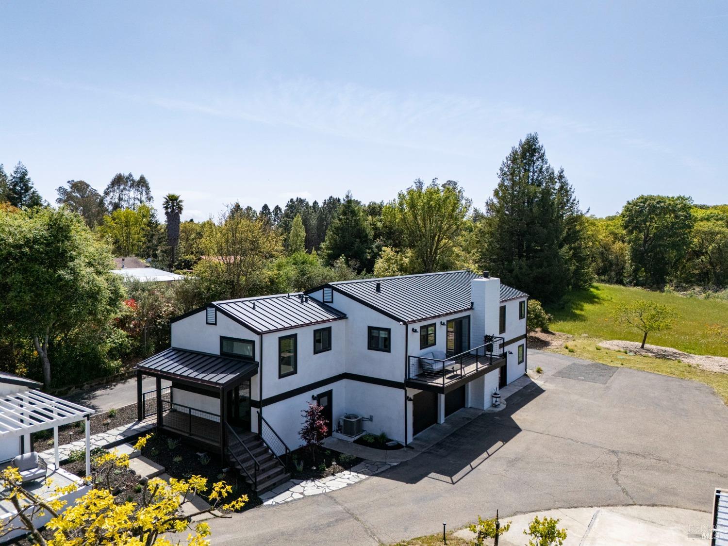 Detail Gallery Image 2 of 95 For 3314 Gravenstein Hwy, Sebastopol,  CA 95472 - 7 Beds | 4/1 Baths