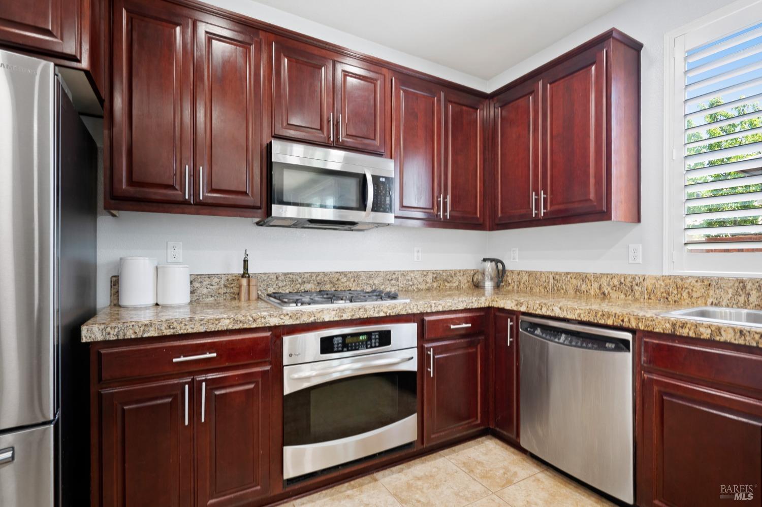 Detail Gallery Image 20 of 51 For 825 Hampton St, Vacaville,  CA 95687 - 4 Beds | 3/1 Baths