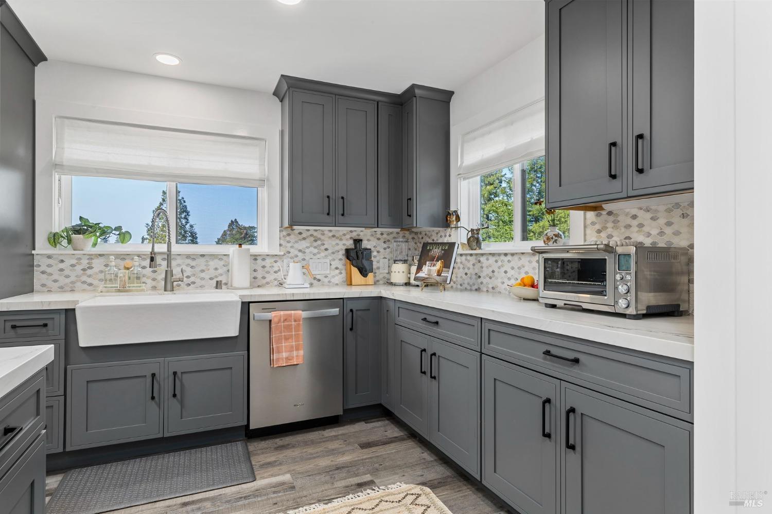 Detail Gallery Image 8 of 95 For 3314 Gravenstein Hwy, Sebastopol,  CA 95472 - 7 Beds | 4/1 Baths
