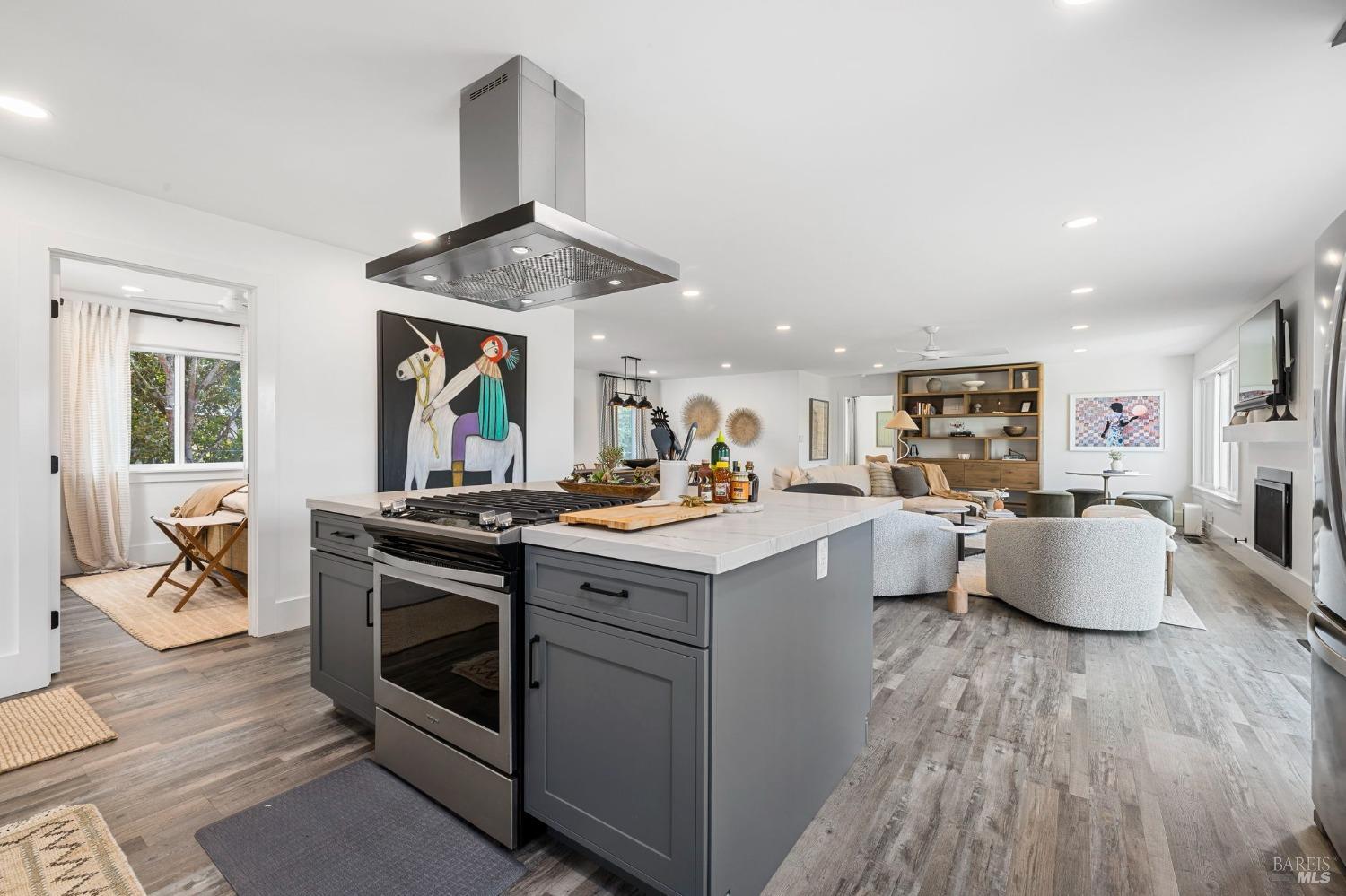 Detail Gallery Image 9 of 95 For 3314 Gravenstein Hwy, Sebastopol,  CA 95472 - 7 Beds | 4/1 Baths