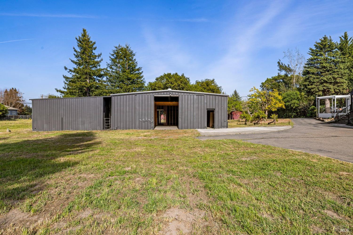 Detail Gallery Image 52 of 95 For 3314 Gravenstein Hwy, Sebastopol,  CA 95472 - 7 Beds | 4/1 Baths