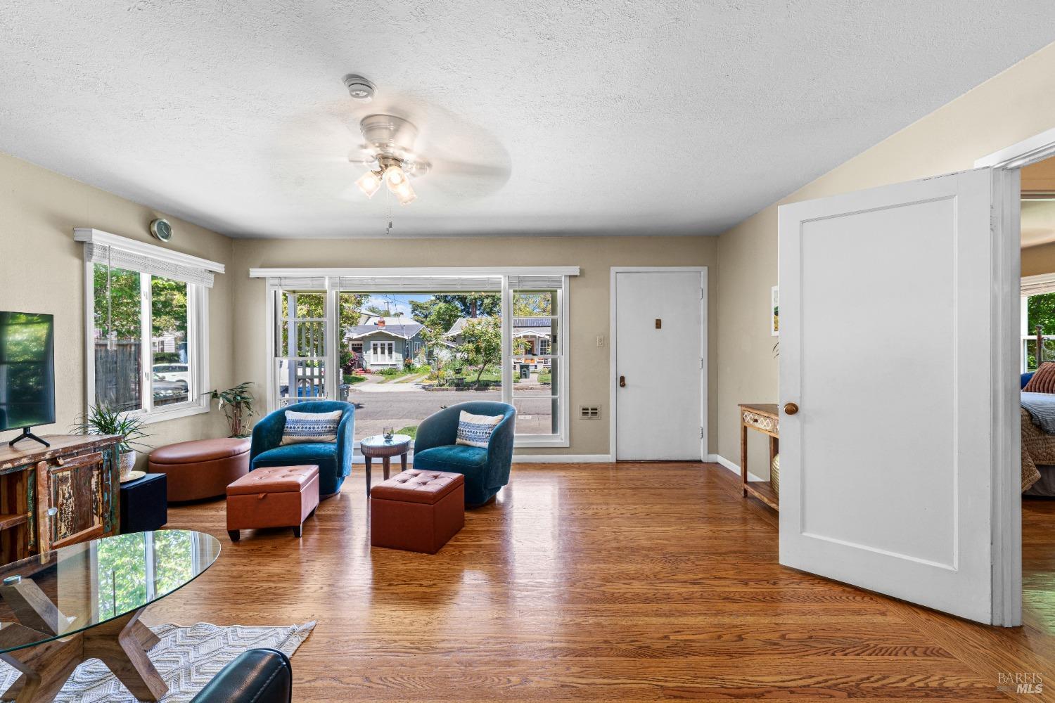 Detail Gallery Image 8 of 18 For 312 Benton St, Santa Rosa,  CA 95401 - 3 Beds | 1/1 Baths