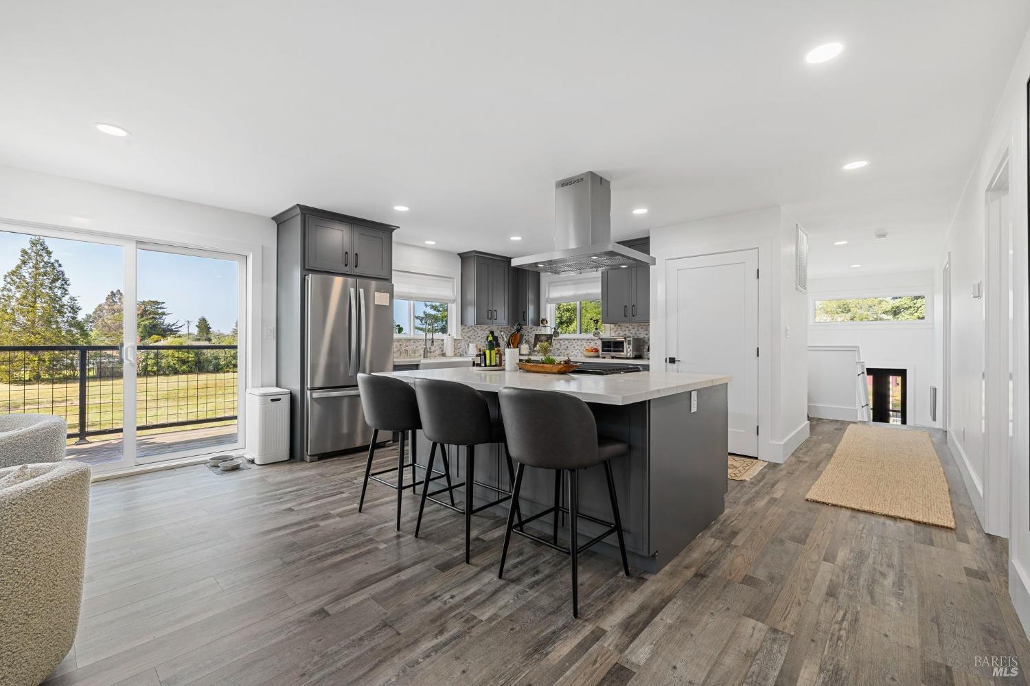 Detail Gallery Image 12 of 95 For 3314 Gravenstein Hwy, Sebastopol,  CA 95472 - 7 Beds | 4/1 Baths