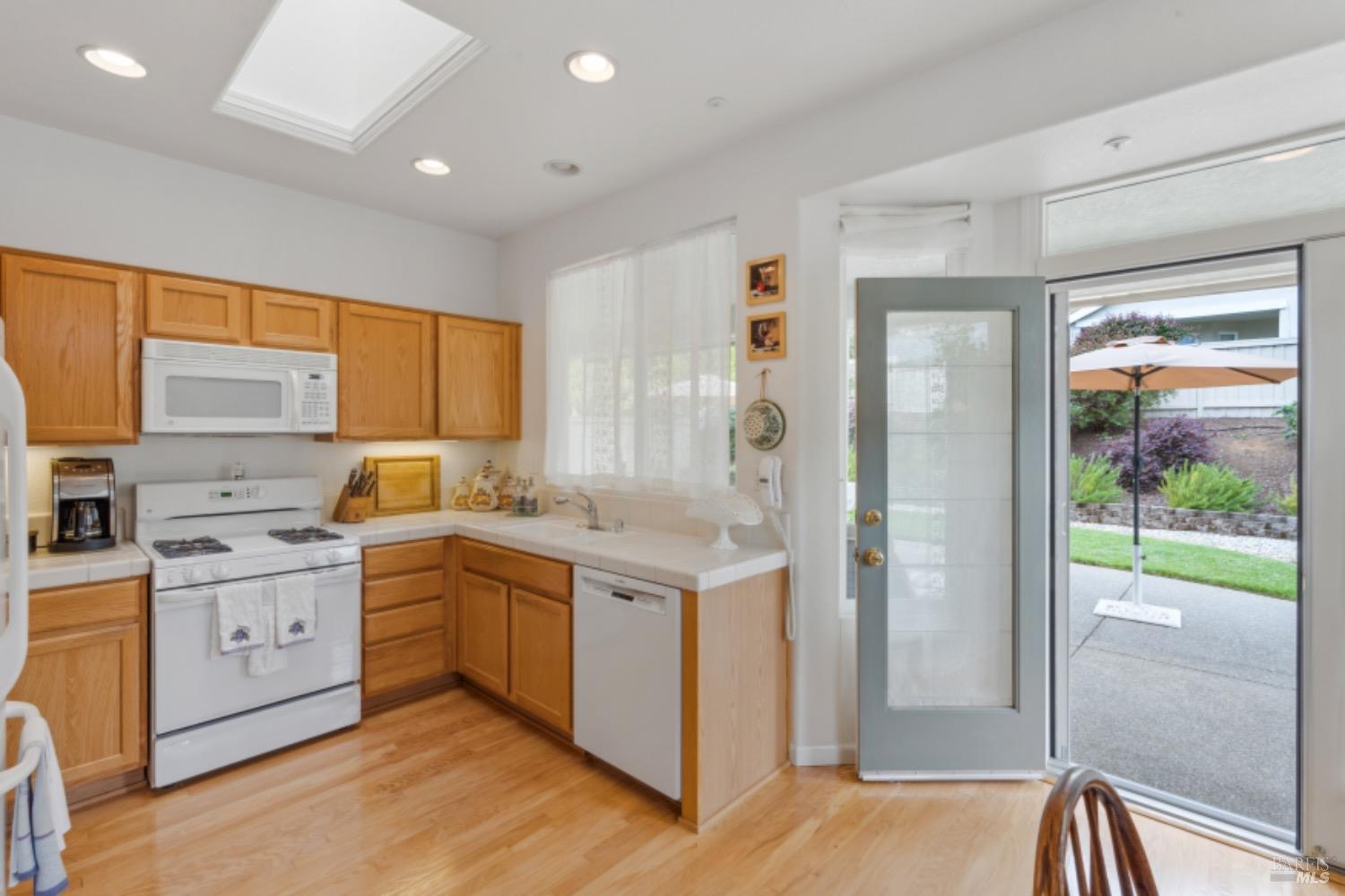 Detail Gallery Image 8 of 27 For 279 Red Mountain Dr, Cloverdale,  CA 95425 - 2 Beds | 2 Baths
