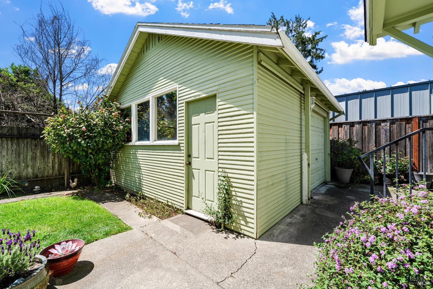 Detail Gallery Image 4 of 18 For 312 Benton St, Santa Rosa,  CA 95401 - 3 Beds | 1/1 Baths