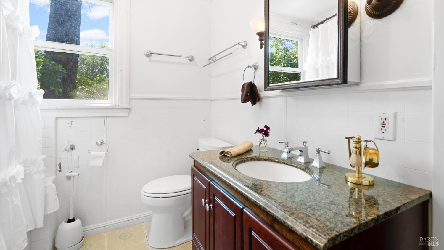 Detail Gallery Image 23 of 59 For 2267 Westside Rd, Healdsburg,  CA 95448 - 2 Beds | 2 Baths