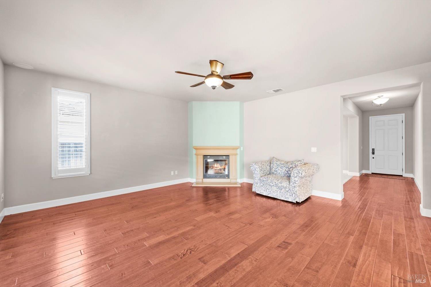 Detail Gallery Image 18 of 77 For 502 Longwood Pl, Vacaville,  CA 95688 - 3 Beds | 3/1 Baths