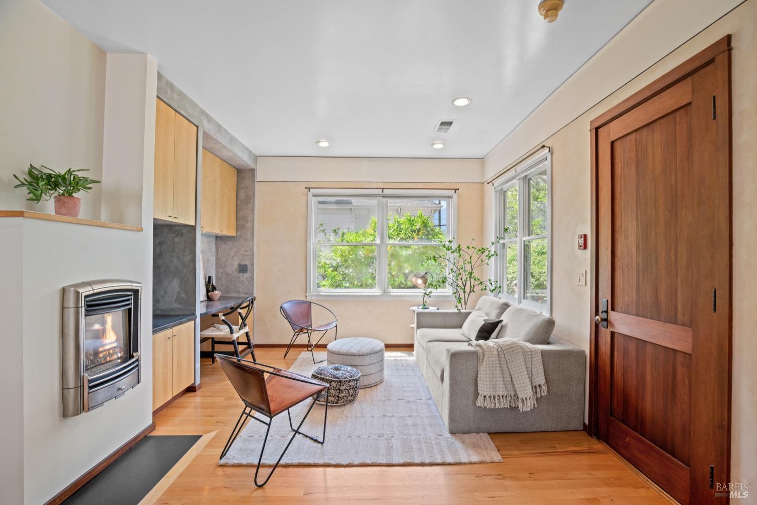 Detail Gallery Image 4 of 47 For 623 3rd St, Napa,  CA 94559 - 2 Beds | 2 Baths