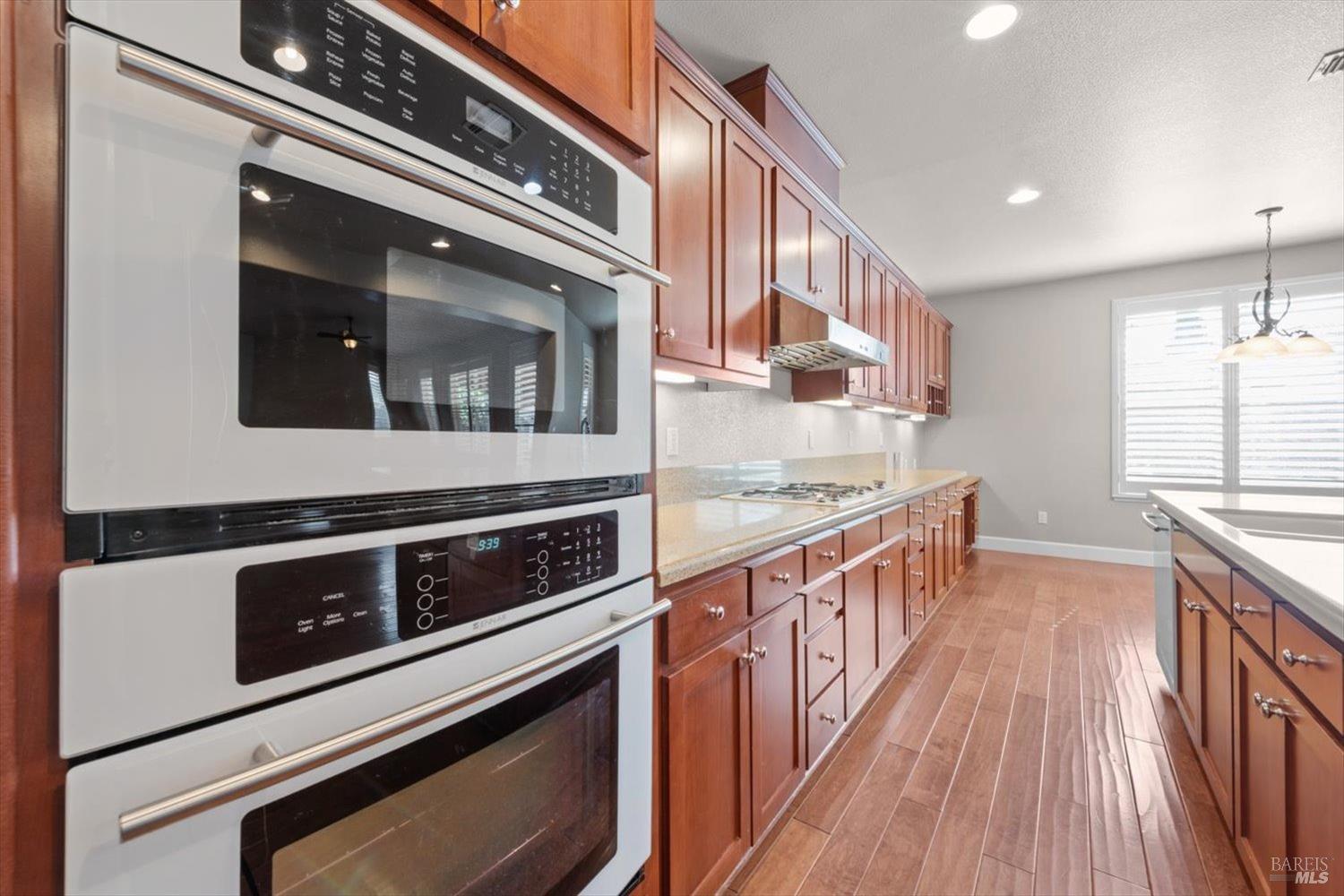 Detail Gallery Image 30 of 77 For 502 Longwood Pl, Vacaville,  CA 95688 - 3 Beds | 3/1 Baths