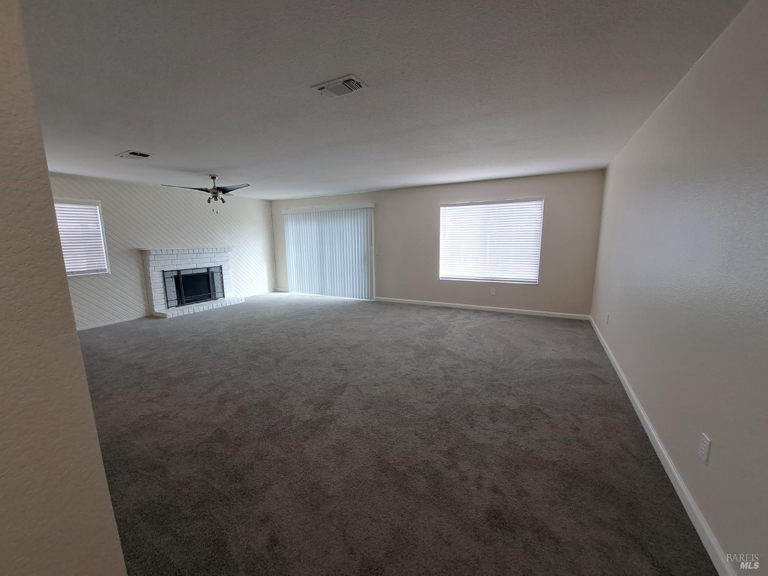 Detail Gallery Image 3 of 20 For 1161 Bedford Way, Vacaville,  CA 95687 - 3 Beds | 2 Baths