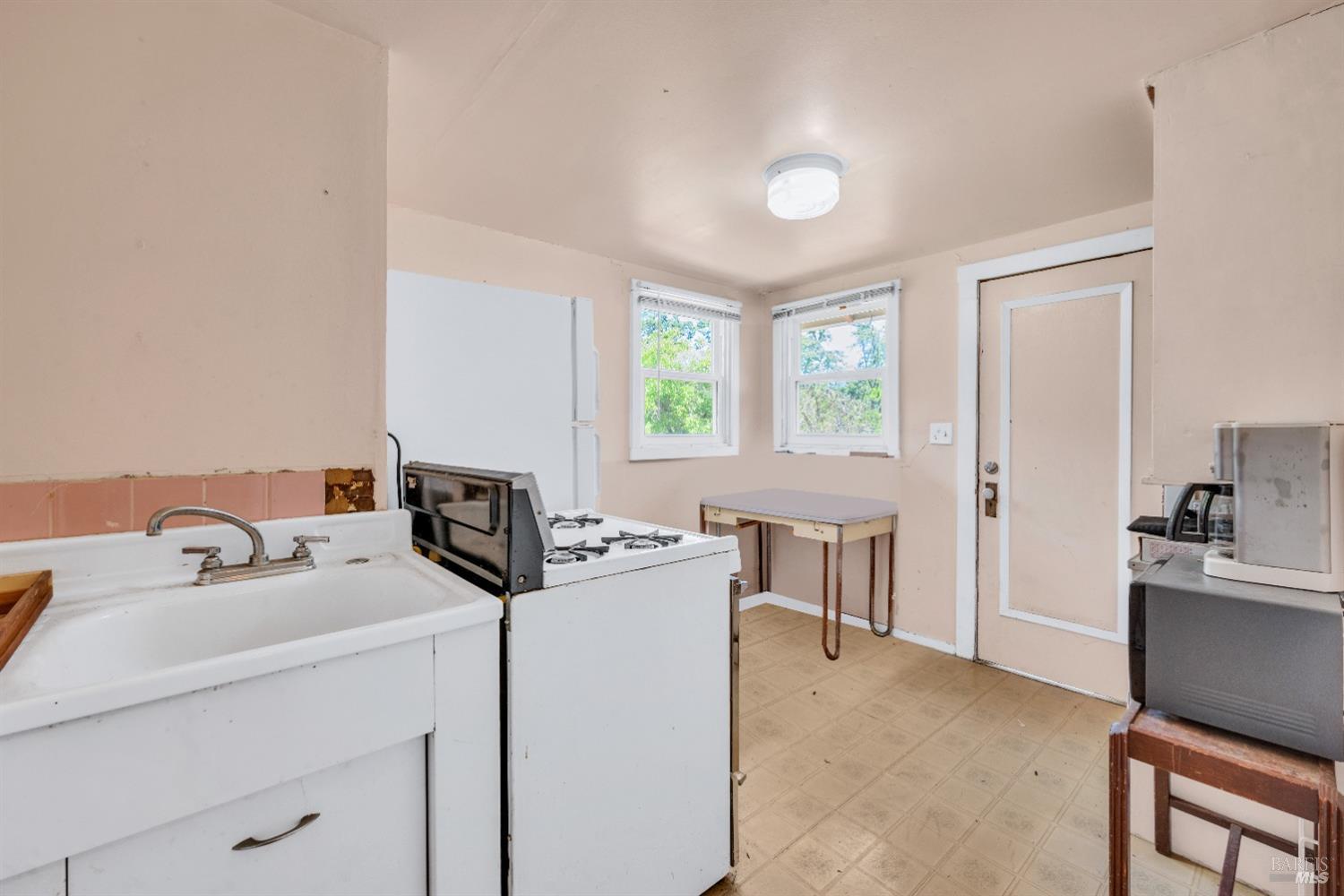 Detail Gallery Image 19 of 34 For 3091 Foothill Blvd, Calistoga,  CA 94515 - 3 Beds | 2 Baths