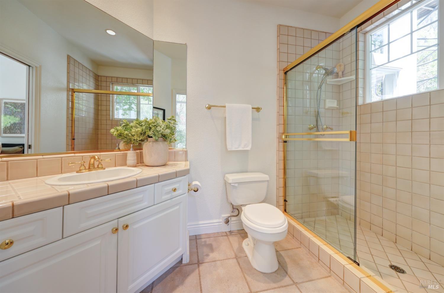 Detail Gallery Image 26 of 35 For 438 Laverne Ave, Mill Valley,  CA 94941 - 4 Beds | 3/1 Baths