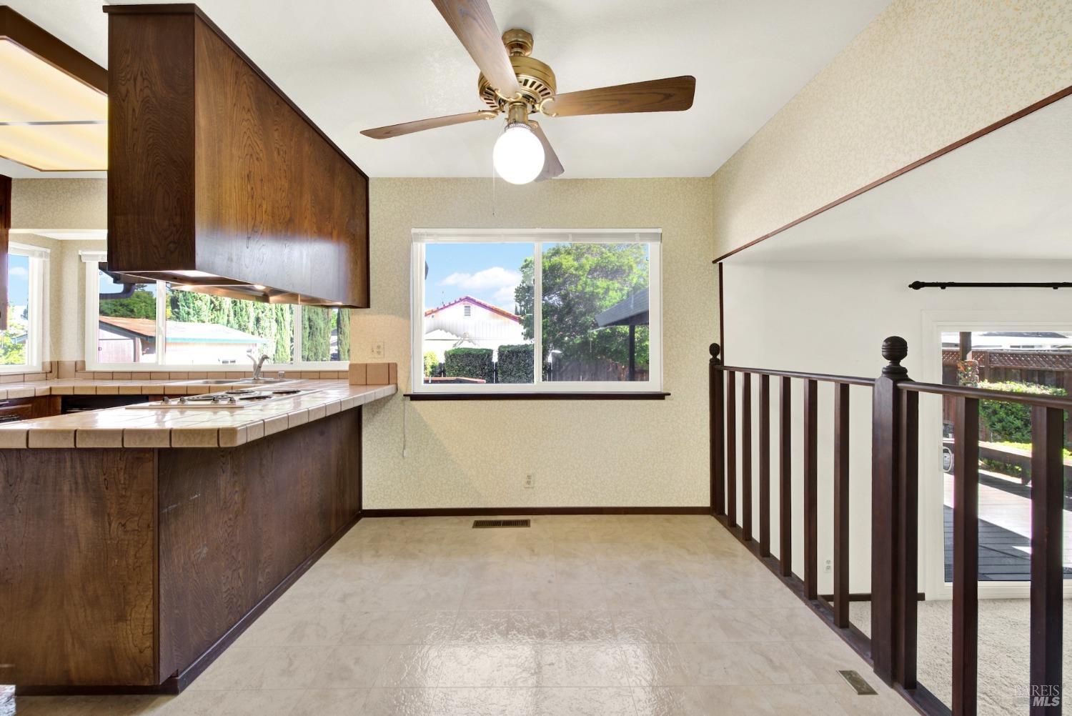Detail Gallery Image 16 of 68 For 155 Quietwood Dr, Vacaville,  CA 95688 - 4 Beds | 2/1 Baths