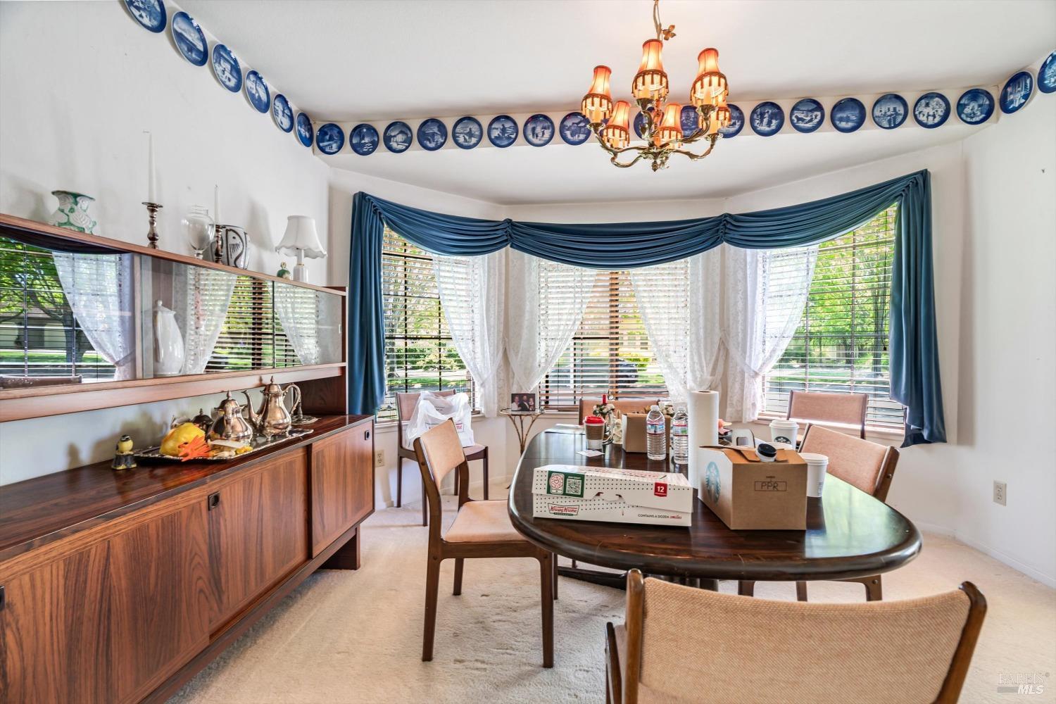 Detail Gallery Image 8 of 25 For 379 Countryside Dr, Santa Rosa,  CA 95401 - 3 Beds | 2 Baths