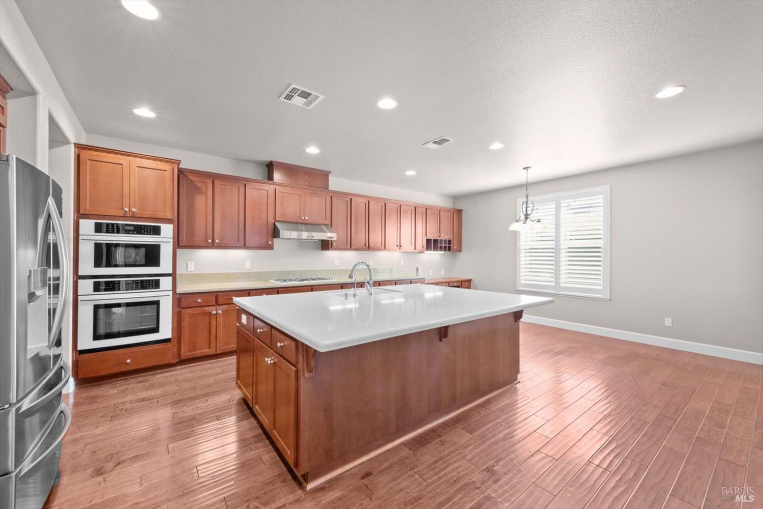 Detail Gallery Image 21 of 77 For 502 Longwood Pl, Vacaville,  CA 95688 - 3 Beds | 3/1 Baths