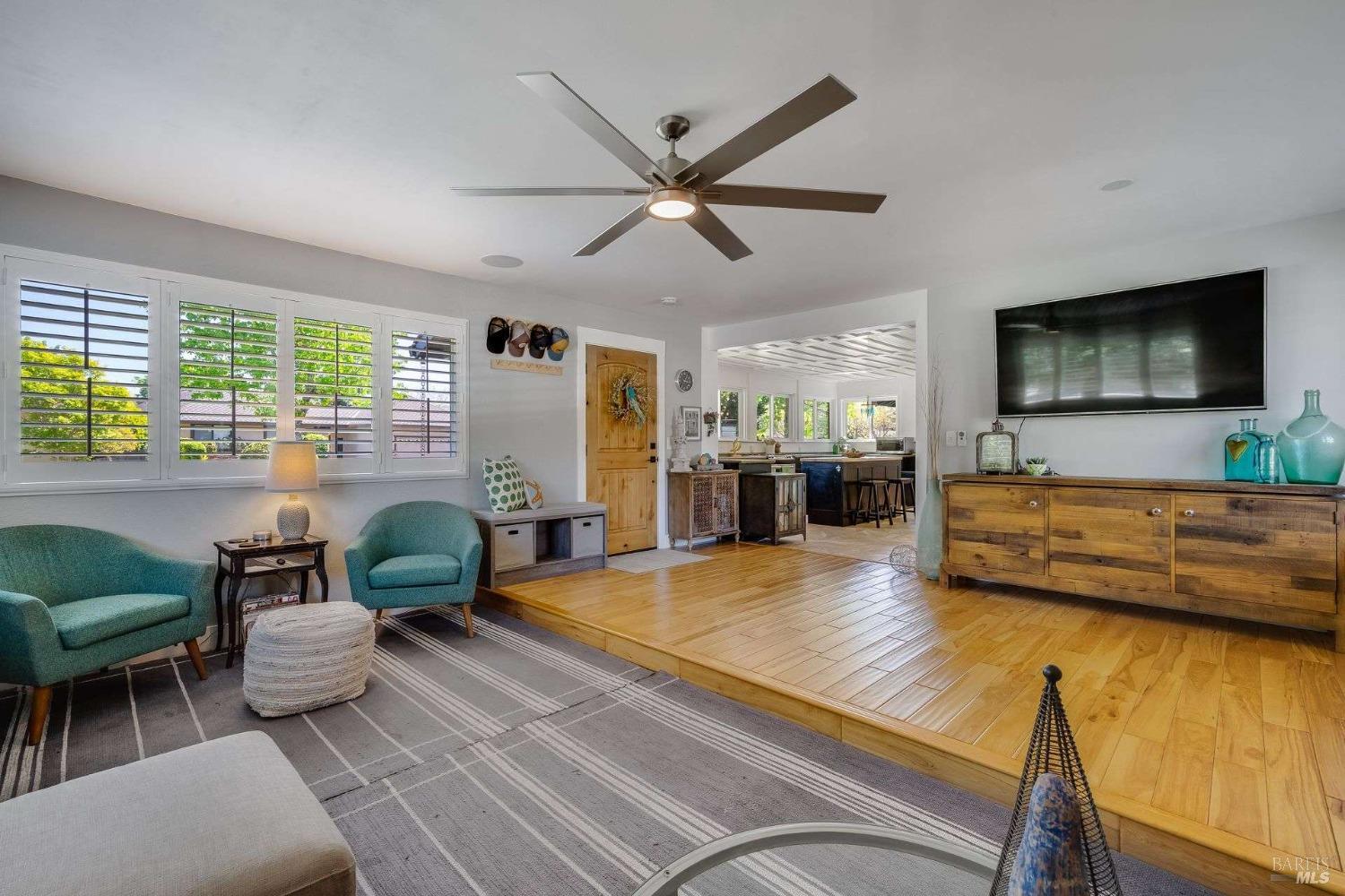 Detail Gallery Image 5 of 38 For 4897 Hoen Ave, Santa Rosa,  CA 95405 - 3 Beds | 2 Baths