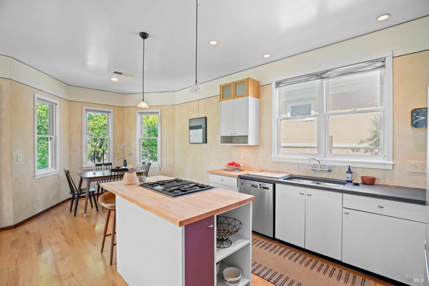 Detail Gallery Image 7 of 47 For 623 3rd St, Napa,  CA 94559 - 2 Beds | 2 Baths