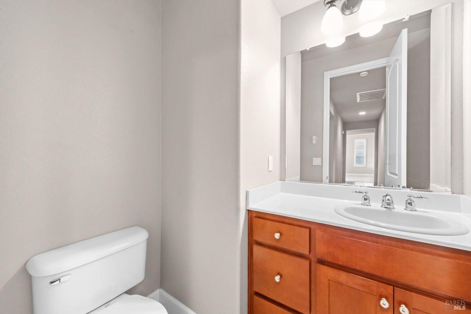 Detail Gallery Image 33 of 77 For 502 Longwood Pl, Vacaville,  CA 95688 - 3 Beds | 3/1 Baths