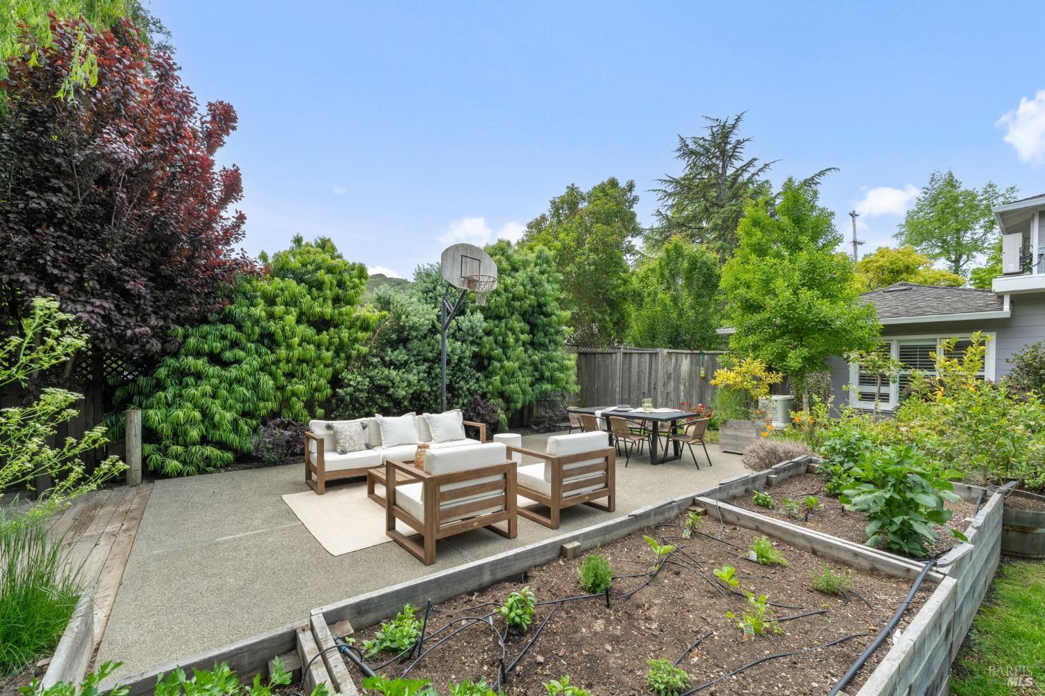 Detail Gallery Image 50 of 74 For 30 Tarry Rd, San Anselmo,  CA 94960 - 5 Beds | 3/1 Baths