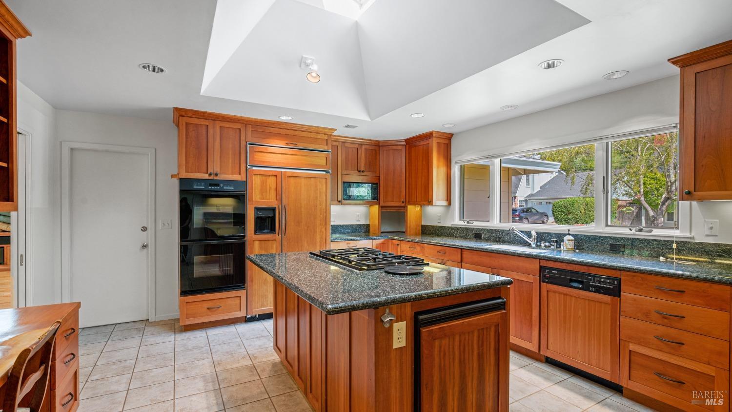 Detail Gallery Image 11 of 37 For 389 Mountain View Ave, San Rafael,  CA 94901 - 3 Beds | 2/1 Baths