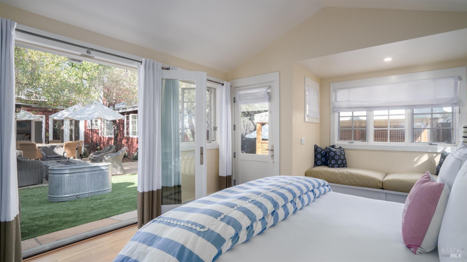 Detail Gallery Image 34 of 90 For 4044 Sonoma Hwy #16,  Napa,  CA 94559 - 3 Beds | 3/1 Baths