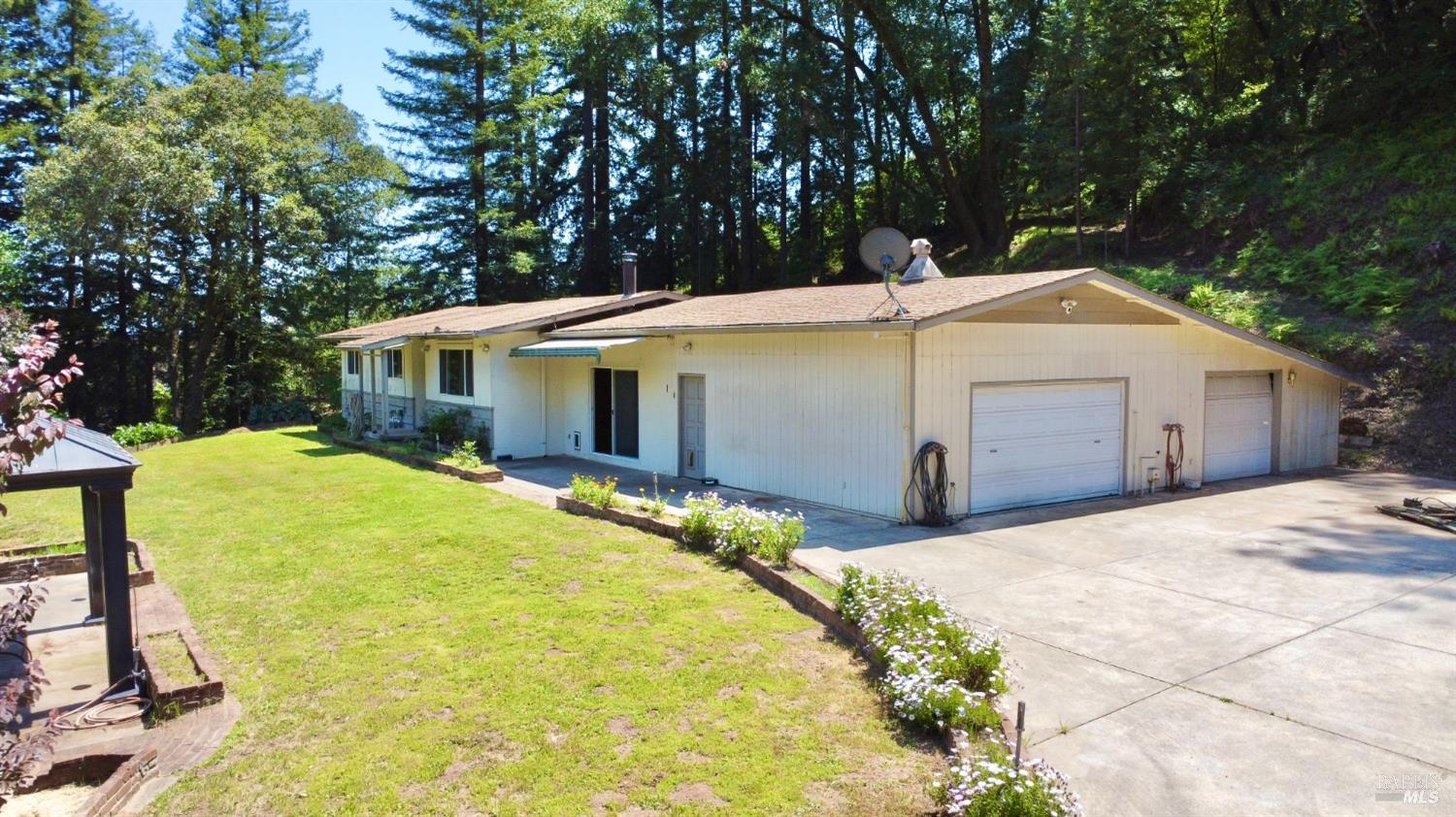 Detail Gallery Image 2 of 46 For 4511 Dry Creek Rd, Napa,  CA 94558 - 3 Beds | 2 Baths