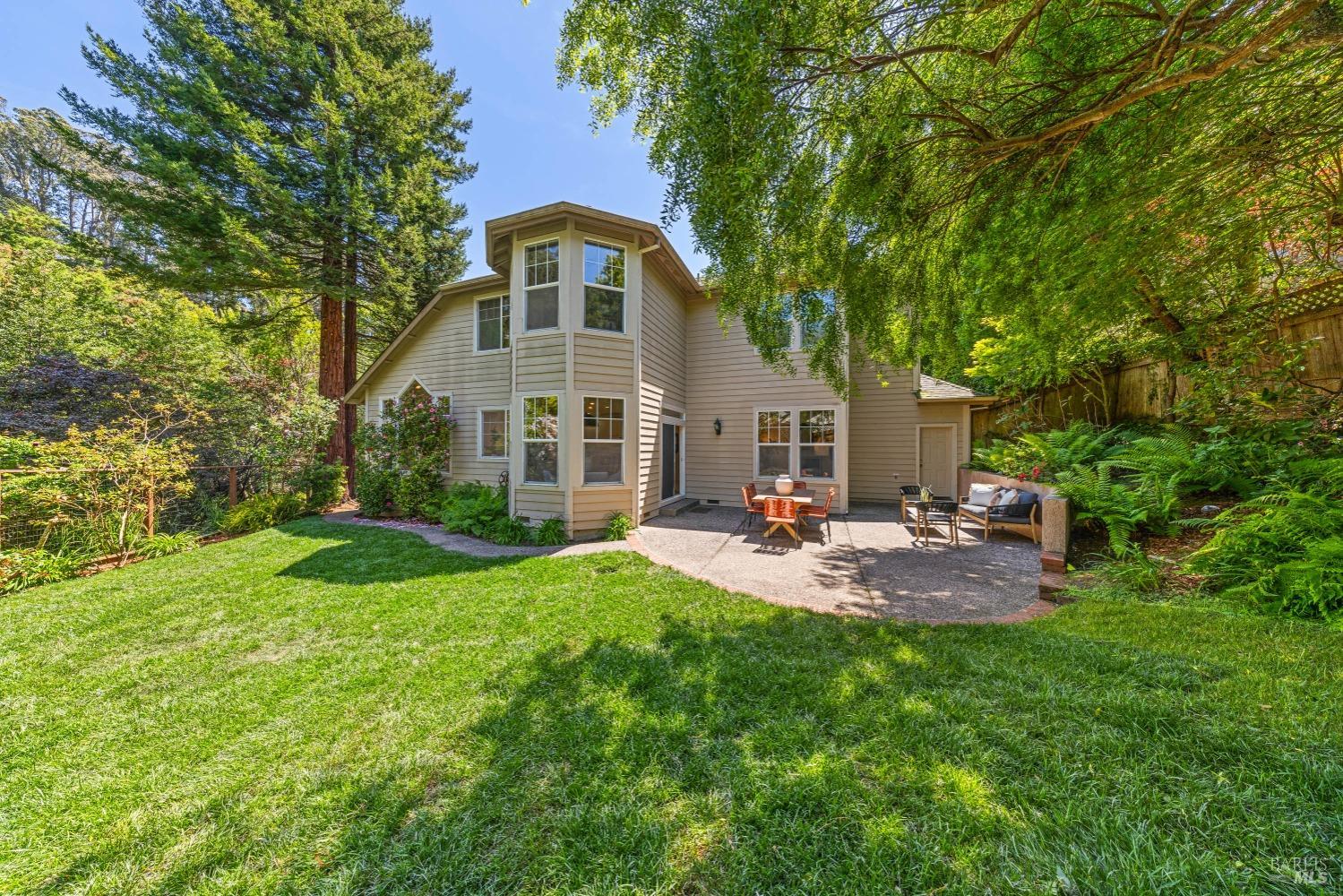 Detail Gallery Image 2 of 35 For 438 Laverne Ave, Mill Valley,  CA 94941 - 4 Beds | 3/1 Baths