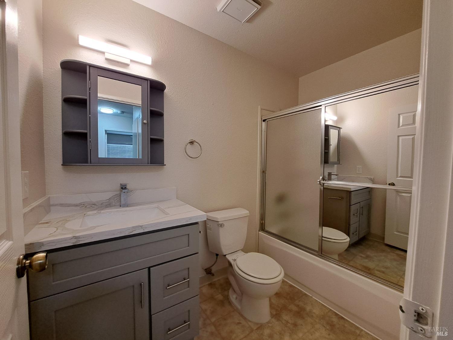 Detail Gallery Image 11 of 20 For 1161 Bedford Way, Vacaville,  CA 95687 - 3 Beds | 2 Baths