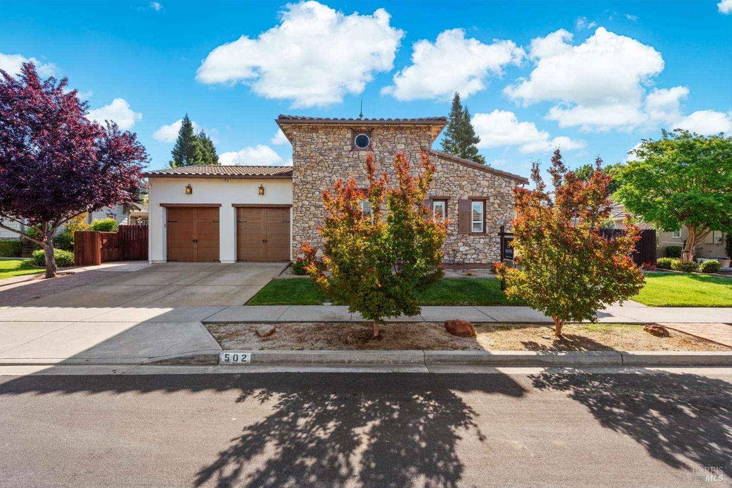 Detail Gallery Image 5 of 77 For 502 Longwood Pl, Vacaville,  CA 95688 - 3 Beds | 3/1 Baths