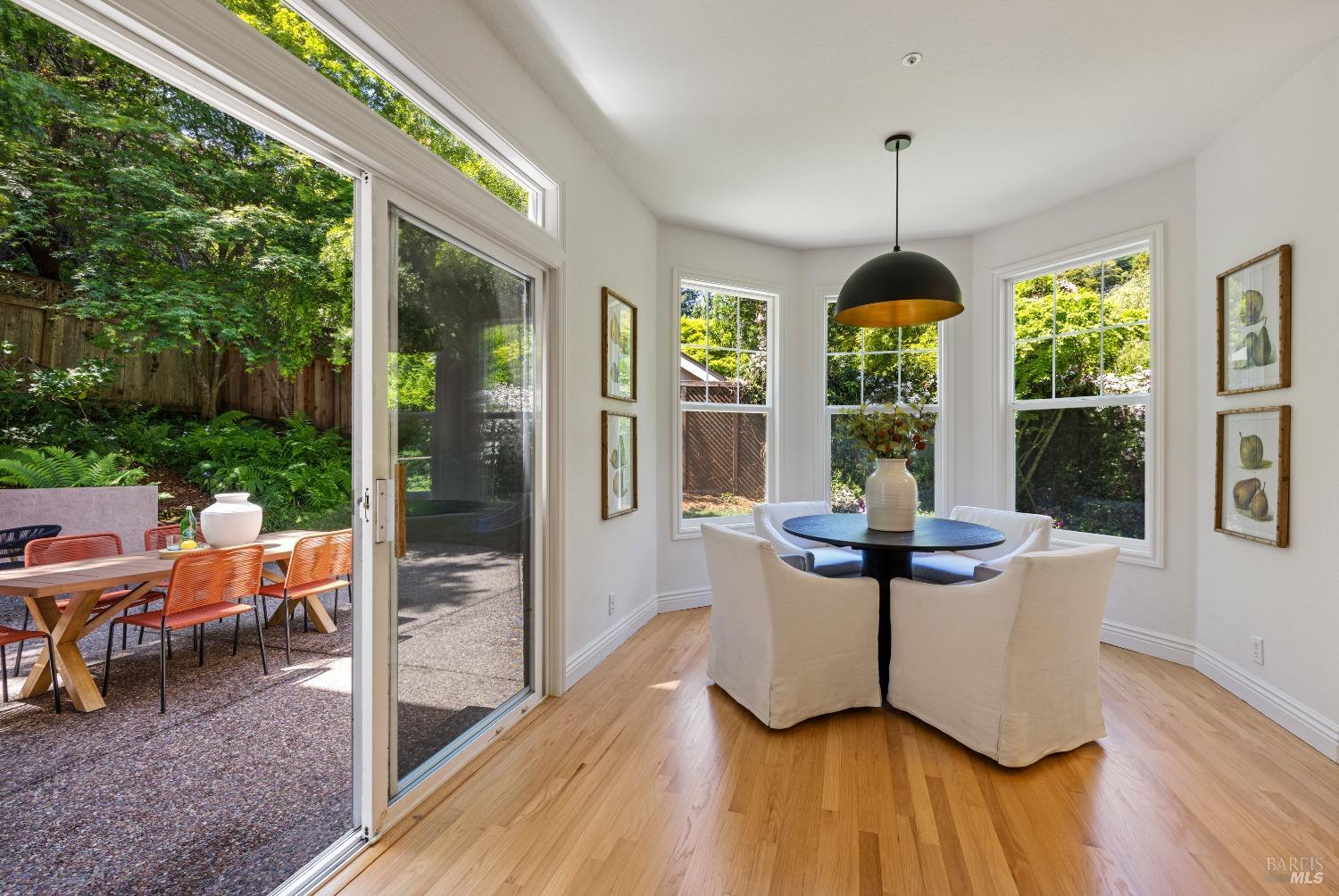 Detail Gallery Image 13 of 35 For 438 Laverne Ave, Mill Valley,  CA 94941 - 4 Beds | 3/1 Baths
