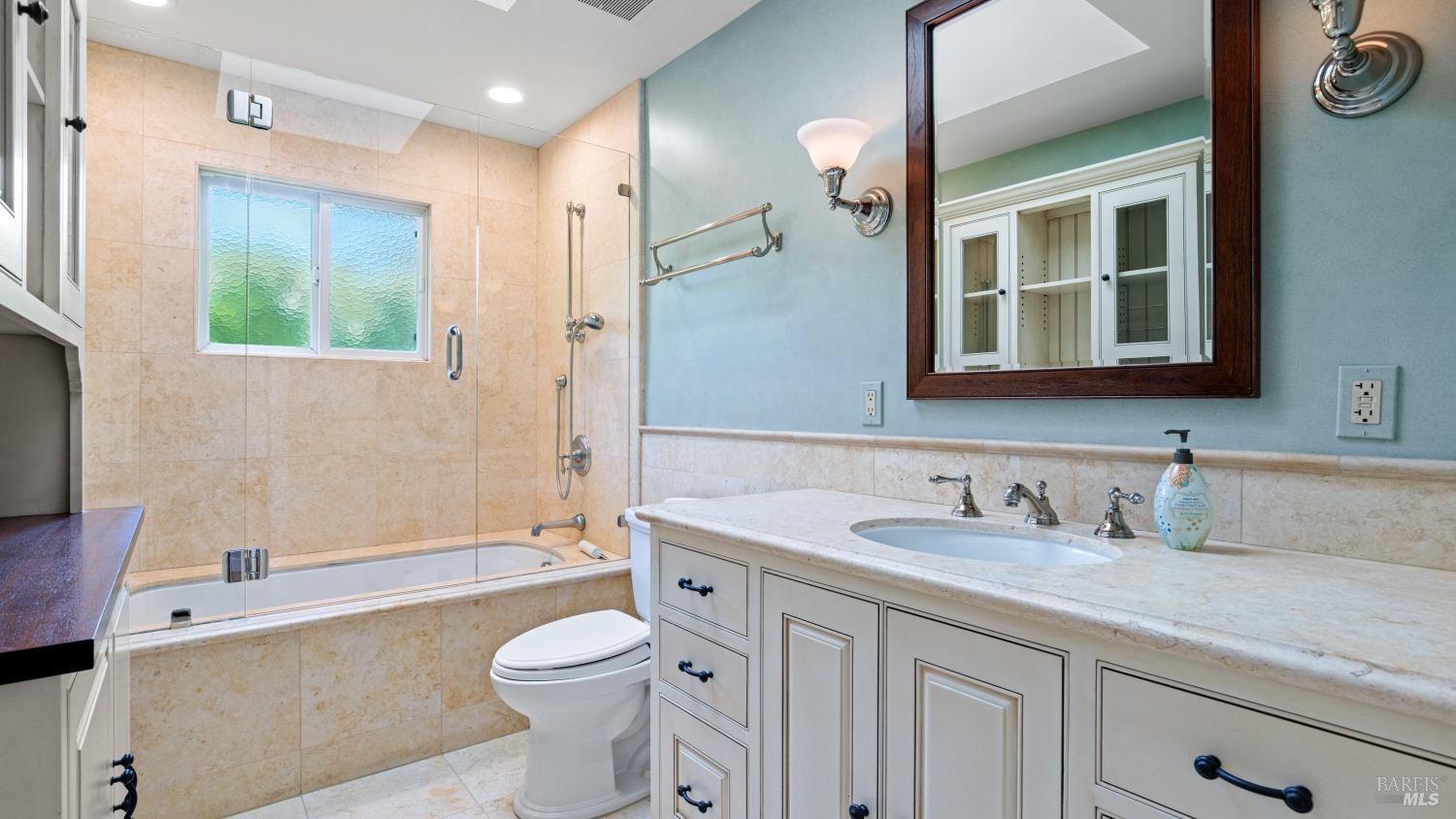 Detail Gallery Image 23 of 37 For 389 Mountain View Ave, San Rafael,  CA 94901 - 3 Beds | 2/1 Baths
