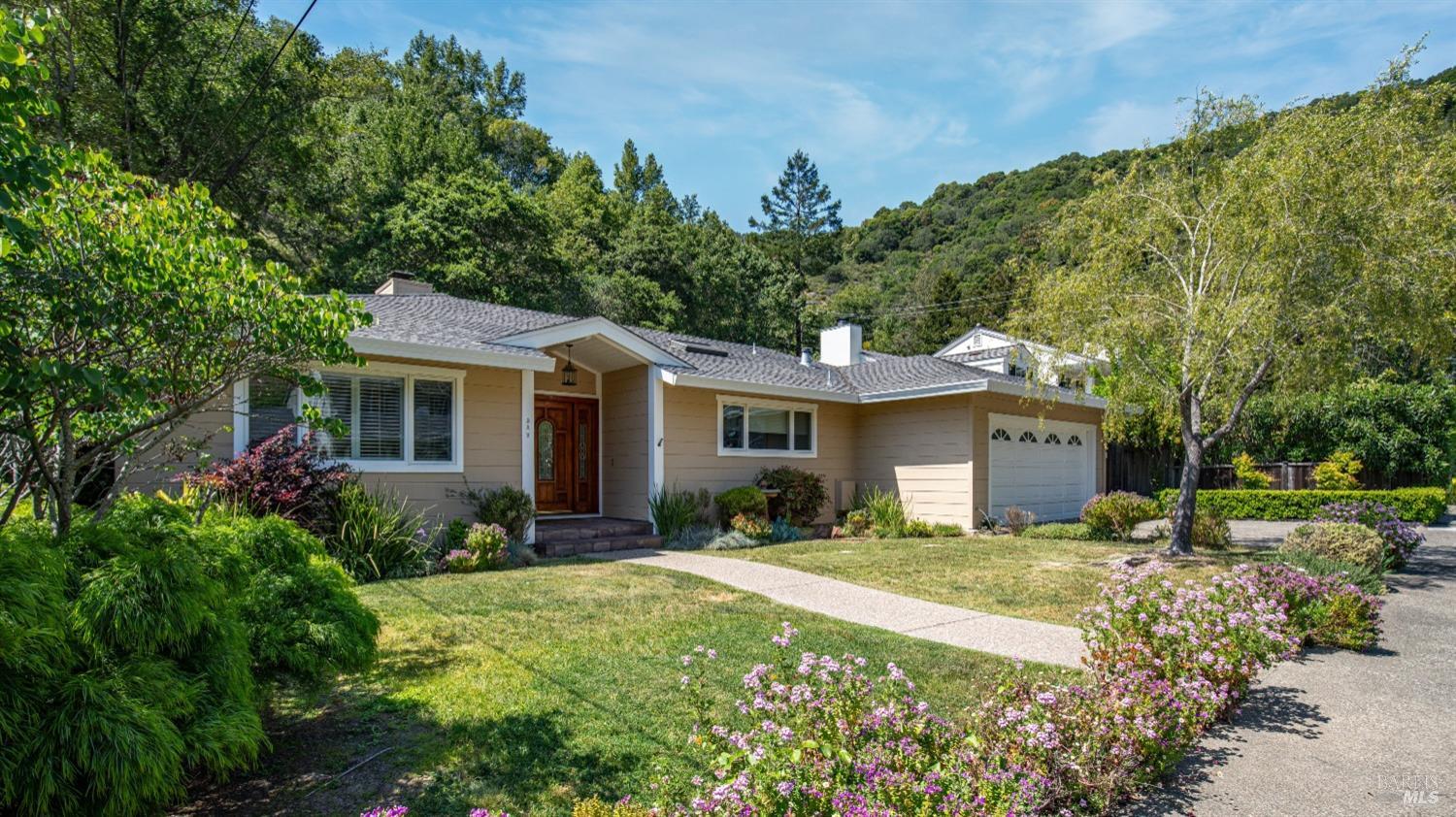 Detail Gallery Image 3 of 37 For 389 Mountain View Ave, San Rafael,  CA 94901 - 3 Beds | 2/1 Baths