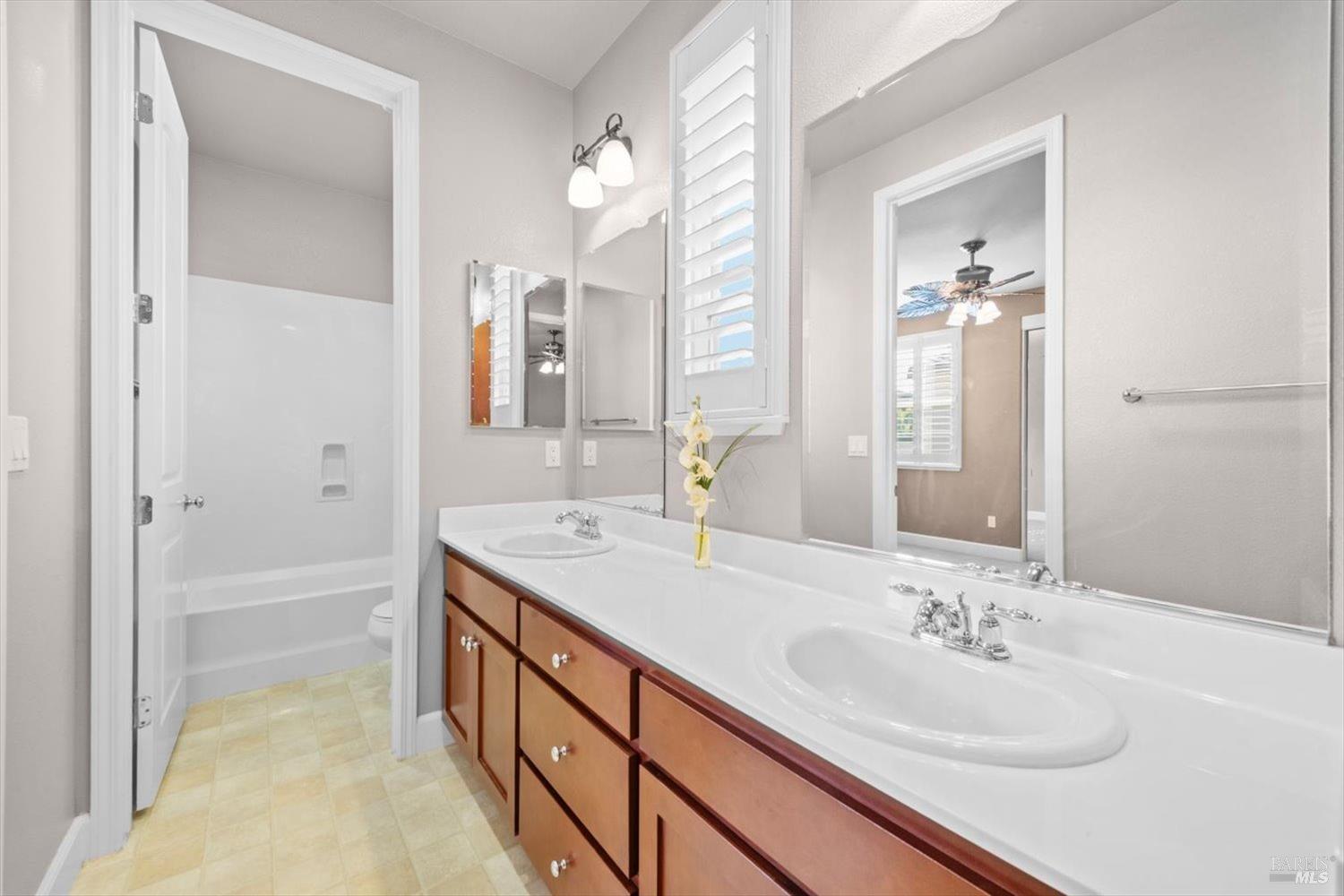 Detail Gallery Image 50 of 77 For 502 Longwood Pl, Vacaville,  CA 95688 - 3 Beds | 3/1 Baths