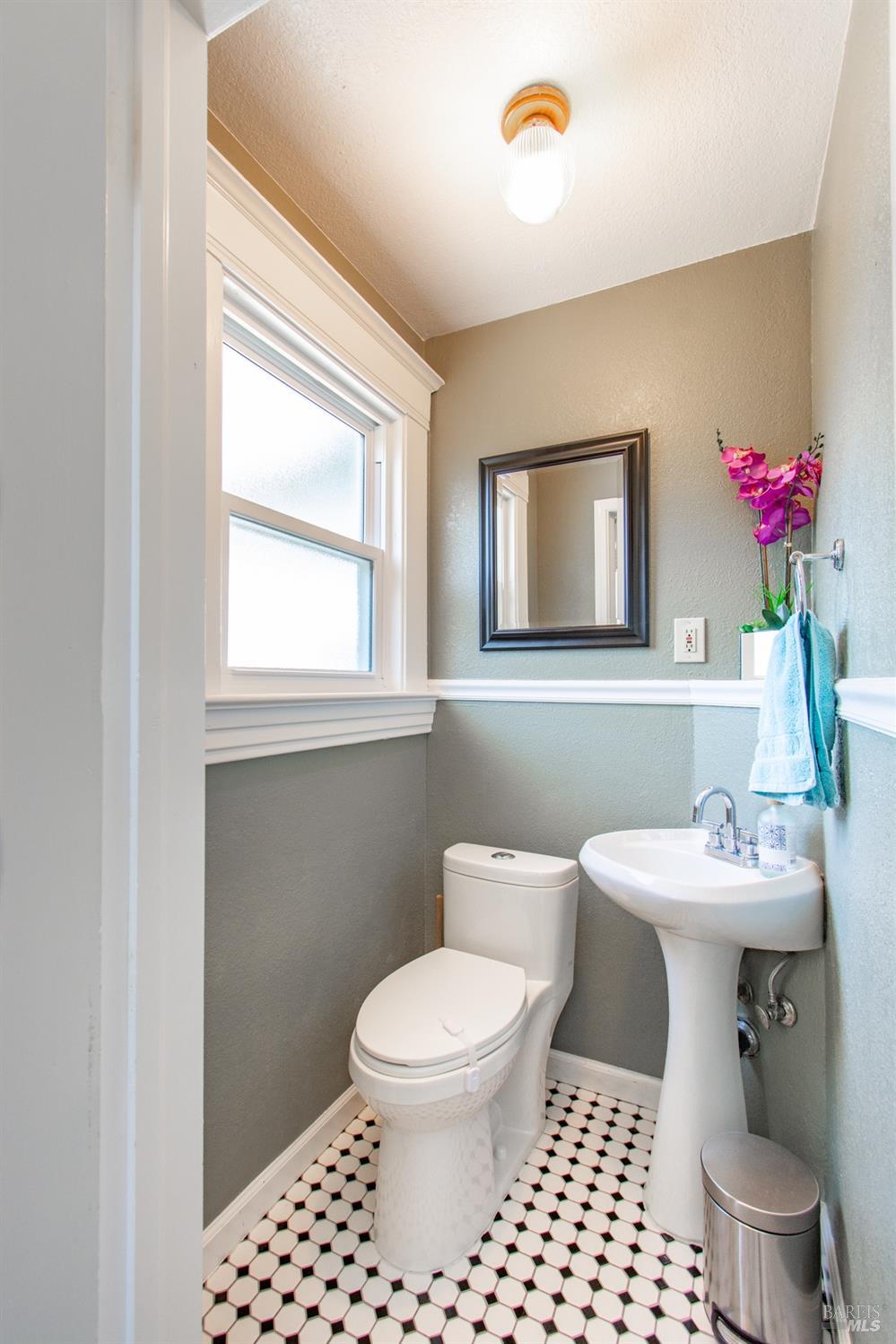 Detail Gallery Image 7 of 25 For 231 E Mayes St, Dixon,  CA 95620 - 3 Beds | 1/1 Baths