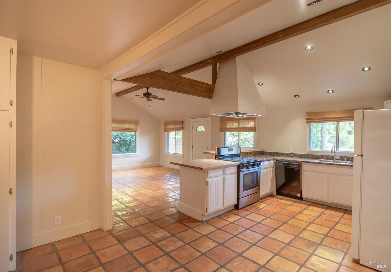 Detail Gallery Image 6 of 18 For 104 Rose Ln, Napa,  CA 94574 - 2 Beds | 2 Baths