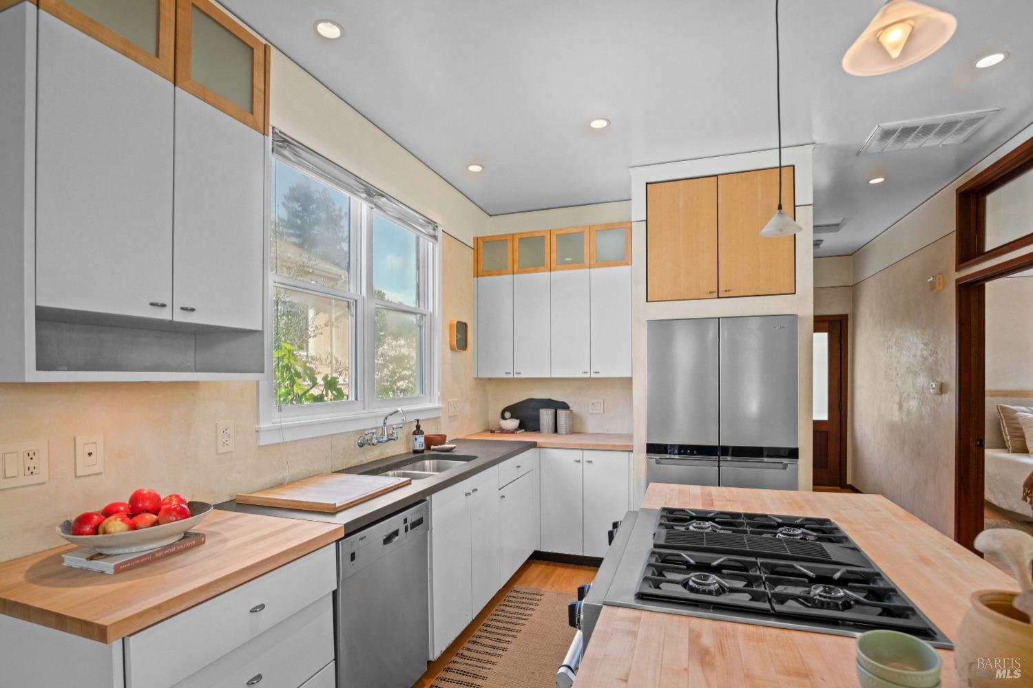 Detail Gallery Image 11 of 47 For 623 3rd St, Napa,  CA 94559 - 2 Beds | 2 Baths