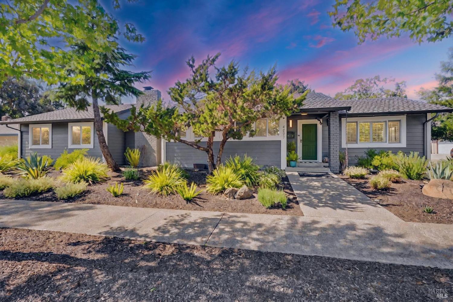 Detail Gallery Image 2 of 38 For 4897 Hoen Ave, Santa Rosa,  CA 95405 - 3 Beds | 2 Baths
