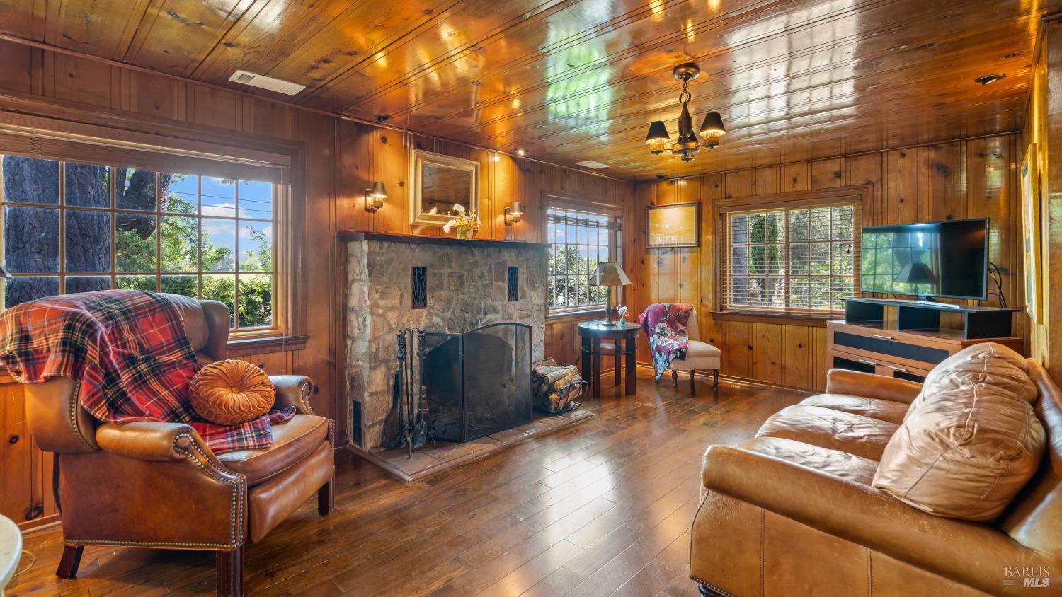 Detail Gallery Image 8 of 59 For 2267 Westside Rd, Healdsburg,  CA 95448 - 2 Beds | 2 Baths