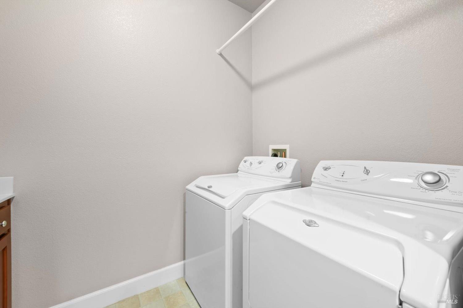Detail Gallery Image 42 of 77 For 502 Longwood Pl, Vacaville,  CA 95688 - 3 Beds | 3/1 Baths