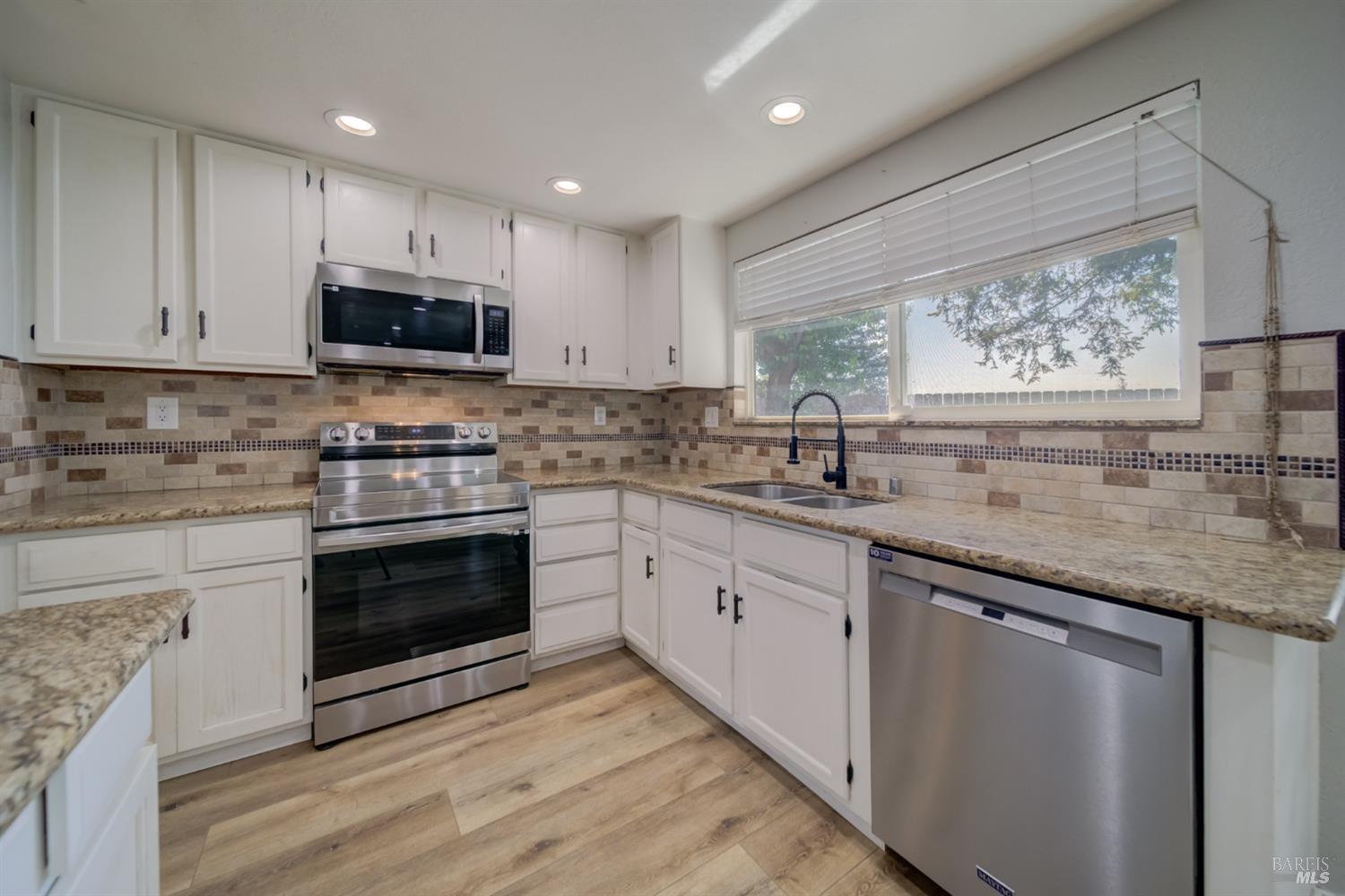 Detail Gallery Image 16 of 51 For 2415 Tea Ct, Fairfield,  CA 94534 - 3 Beds | 2/1 Baths