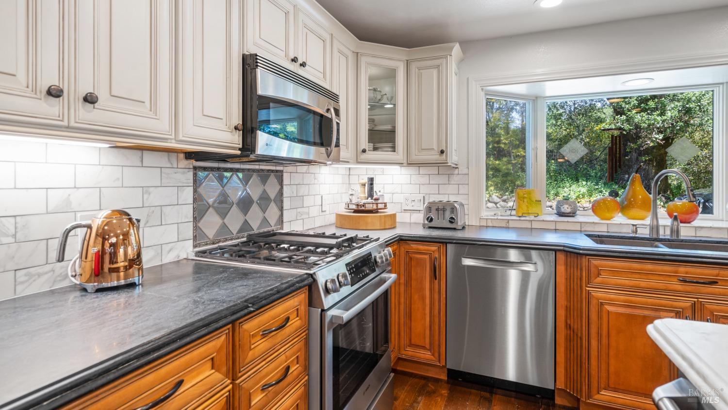 Detail Gallery Image 17 of 59 For 2267 Westside Rd, Healdsburg,  CA 95448 - 2 Beds | 2 Baths