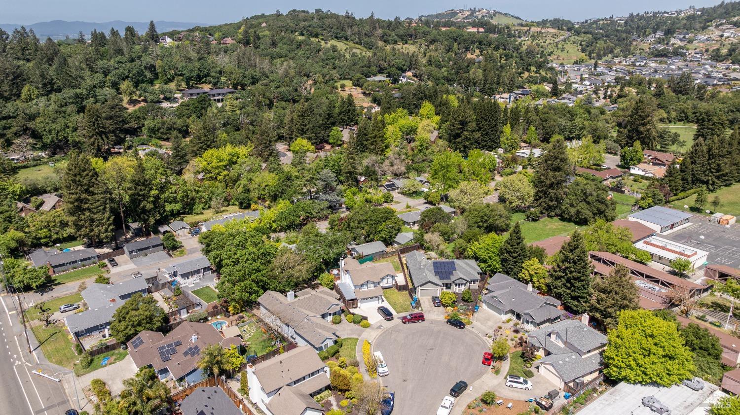 Detail Gallery Image 1 of 30 For 3205 Fitzpatrick Ct, Santa Rosa,  CA 95404 - 3 Beds | 2 Baths