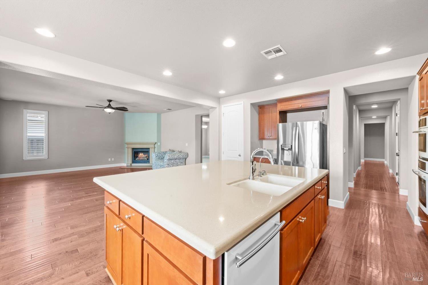 Detail Gallery Image 25 of 77 For 502 Longwood Pl, Vacaville,  CA 95688 - 3 Beds | 3/1 Baths
