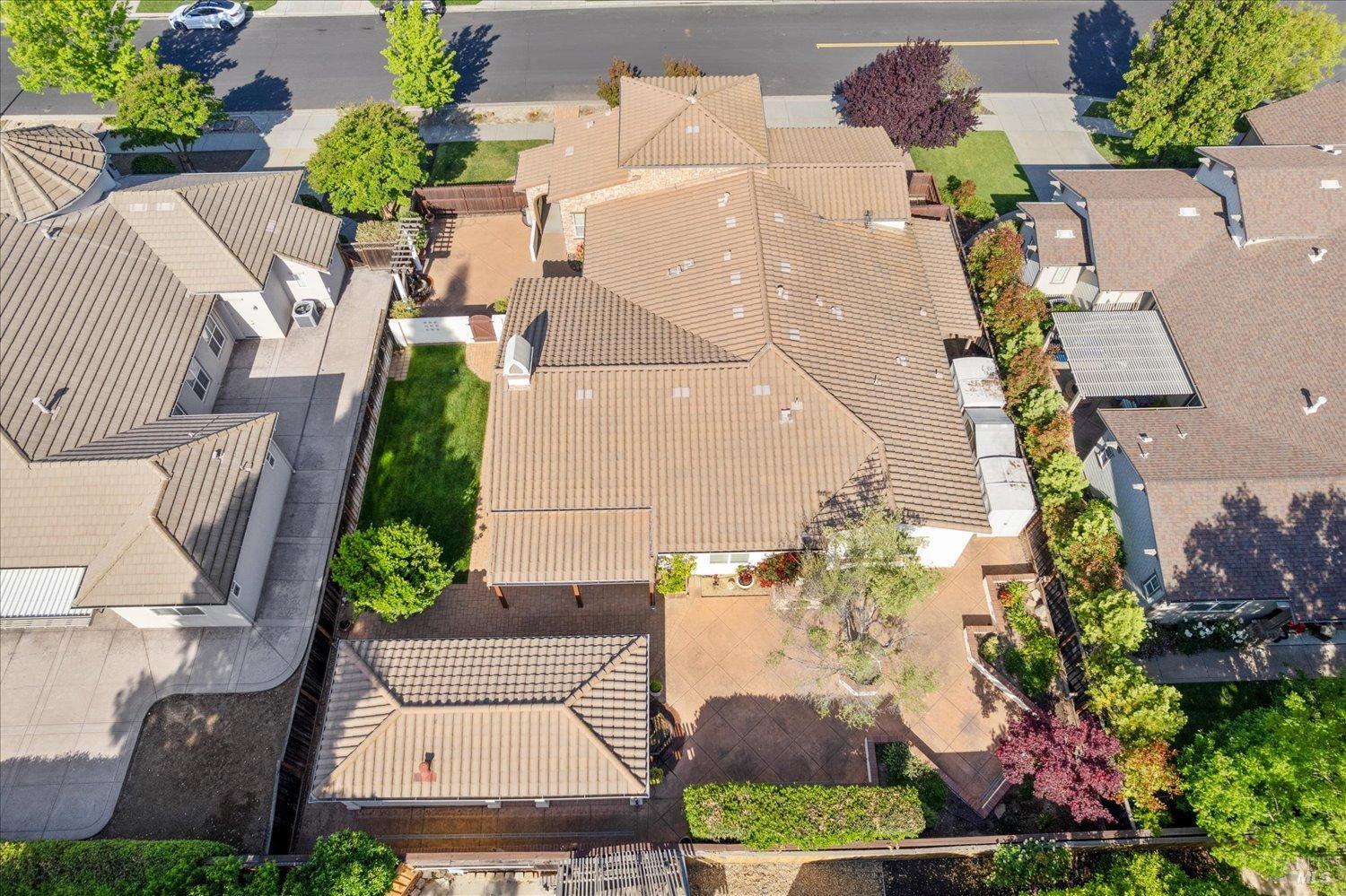 Detail Gallery Image 71 of 77 For 502 Longwood Pl, Vacaville,  CA 95688 - 3 Beds | 3/1 Baths