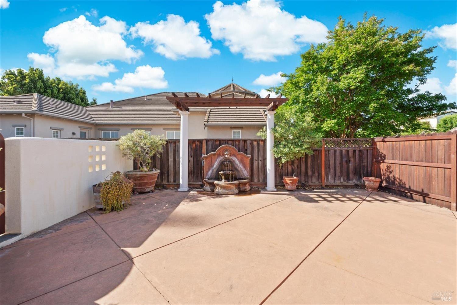 Detail Gallery Image 11 of 77 For 502 Longwood Pl, Vacaville,  CA 95688 - 3 Beds | 3/1 Baths